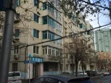 西岗区化物所家属楼,楼龄新,精装修两室。