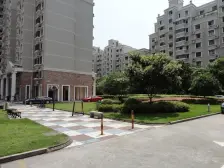 新上电梯中区大两房,满五年,视野好