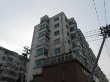 房子是一楼,近车站,市场,房主诚心出售。