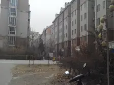 精装双气、多层三房、满五唯一、近地铁口、诚心出售。