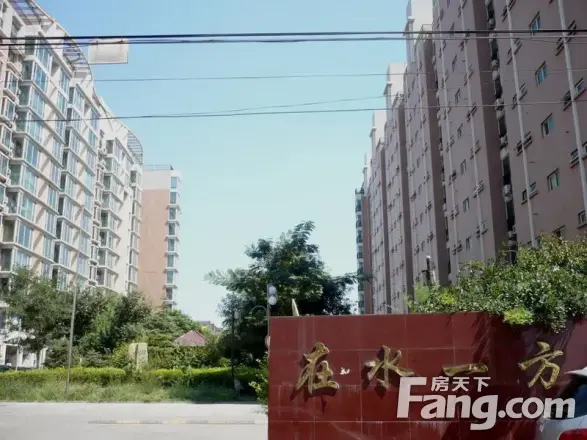 在水一方实景图