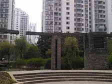 可以看工农路夜景,也可以看江景和狼山,景色怡人