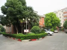 小区中间位置 稀少一楼带院朝南两房!!!